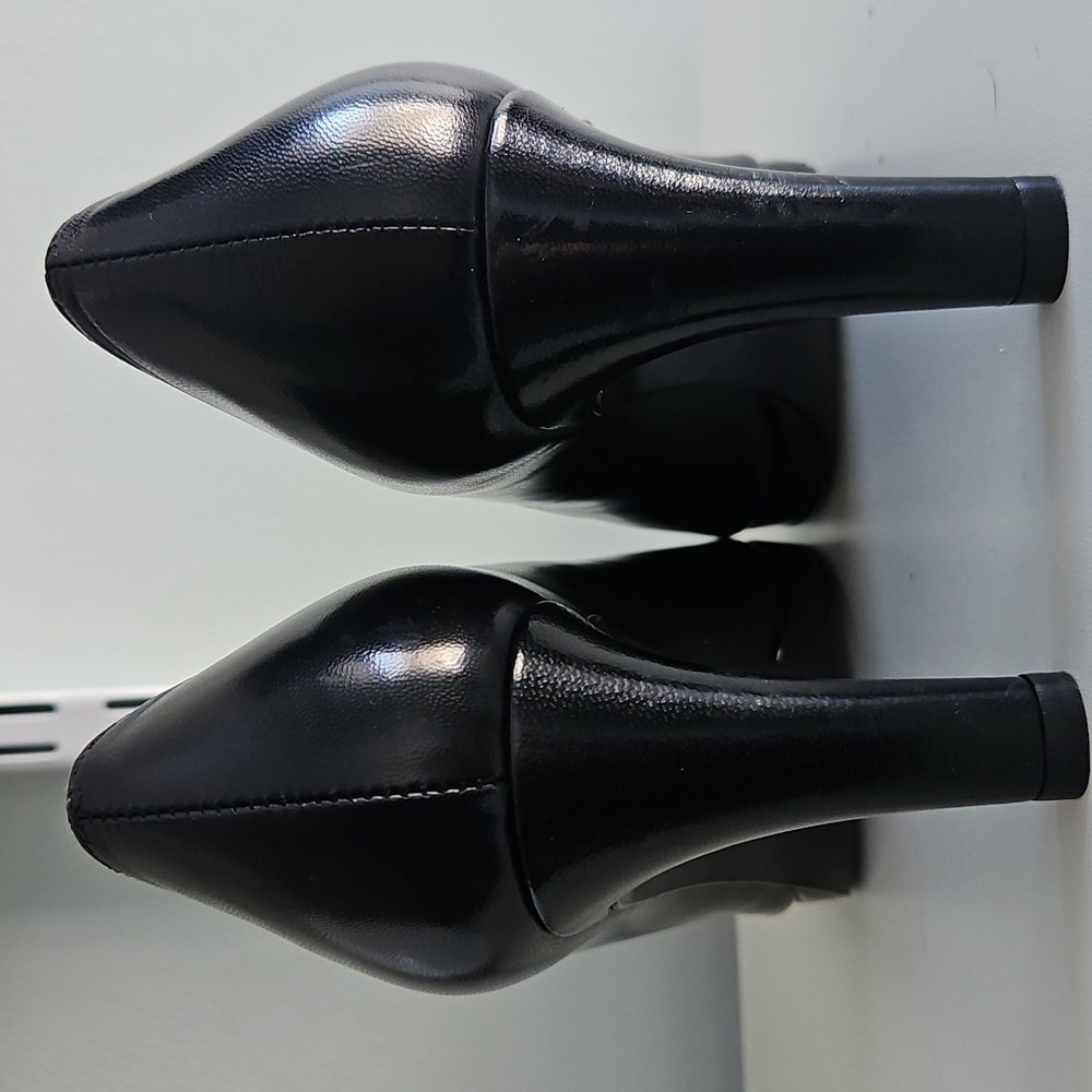 New Stuart Weitzman Black Pumps - Picture 4 of 9